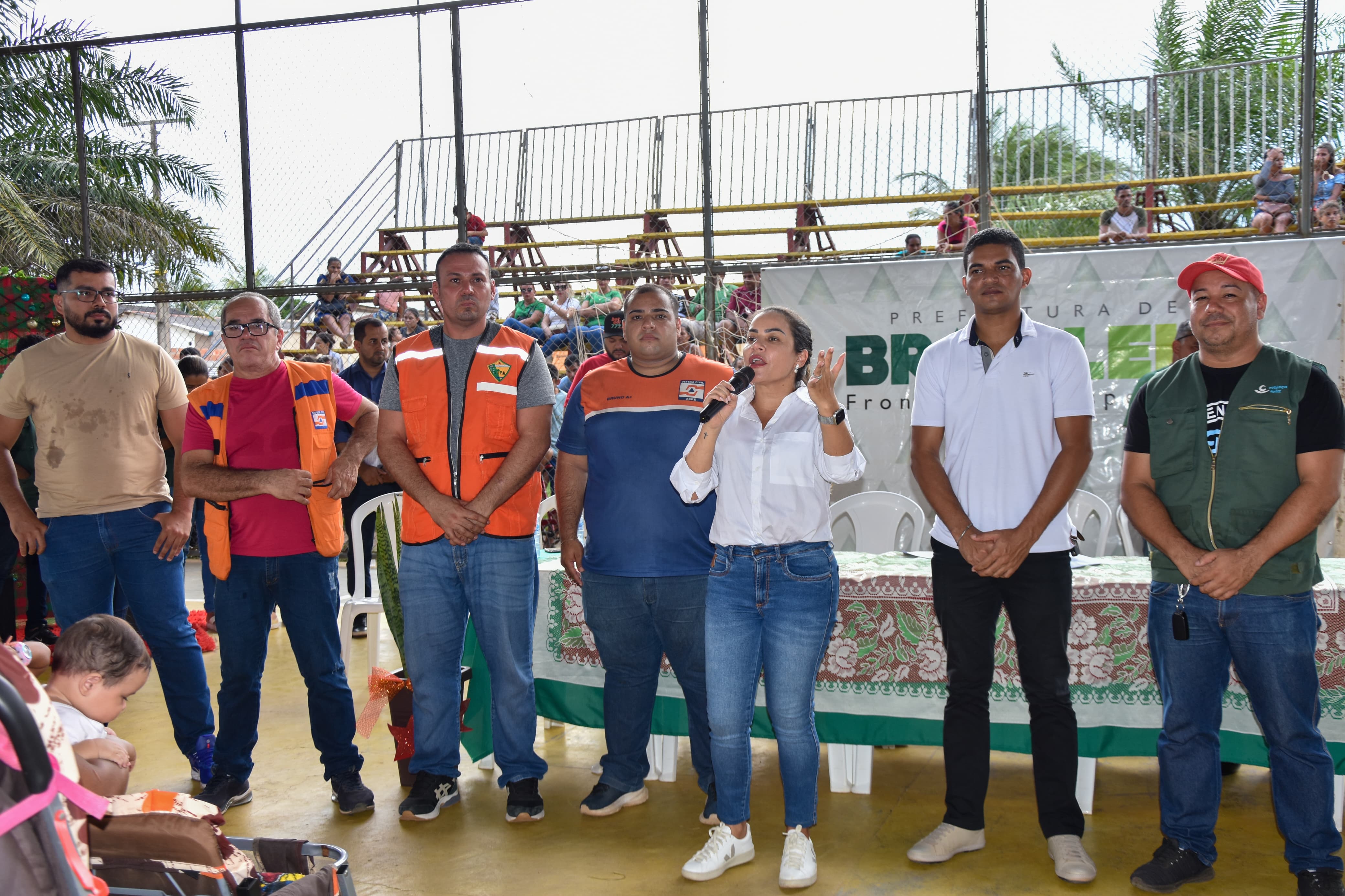 Ação Humanitária: Prefeita Fernanda Hassem e Defesa Civil Estadual entregam 800 cestas básicas para as famílias de Brasileia